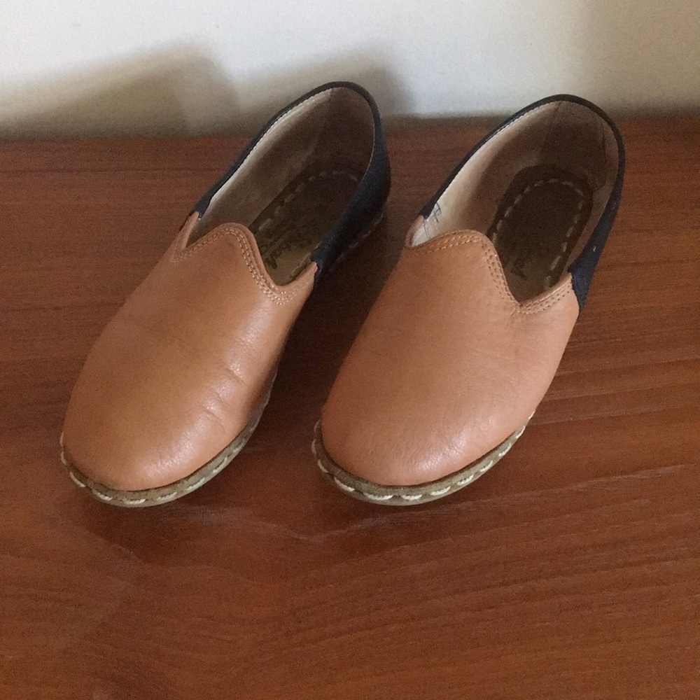SABAH SIZE W 39/SIZE 8 BLACK/TAN SHOE/SLIPPER